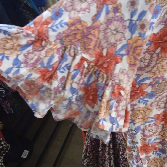 Boho Floral Blouse with Tie-Front - Picture 3 of 4